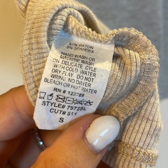 Alya Sleeveless Top - Picture 5 of 5